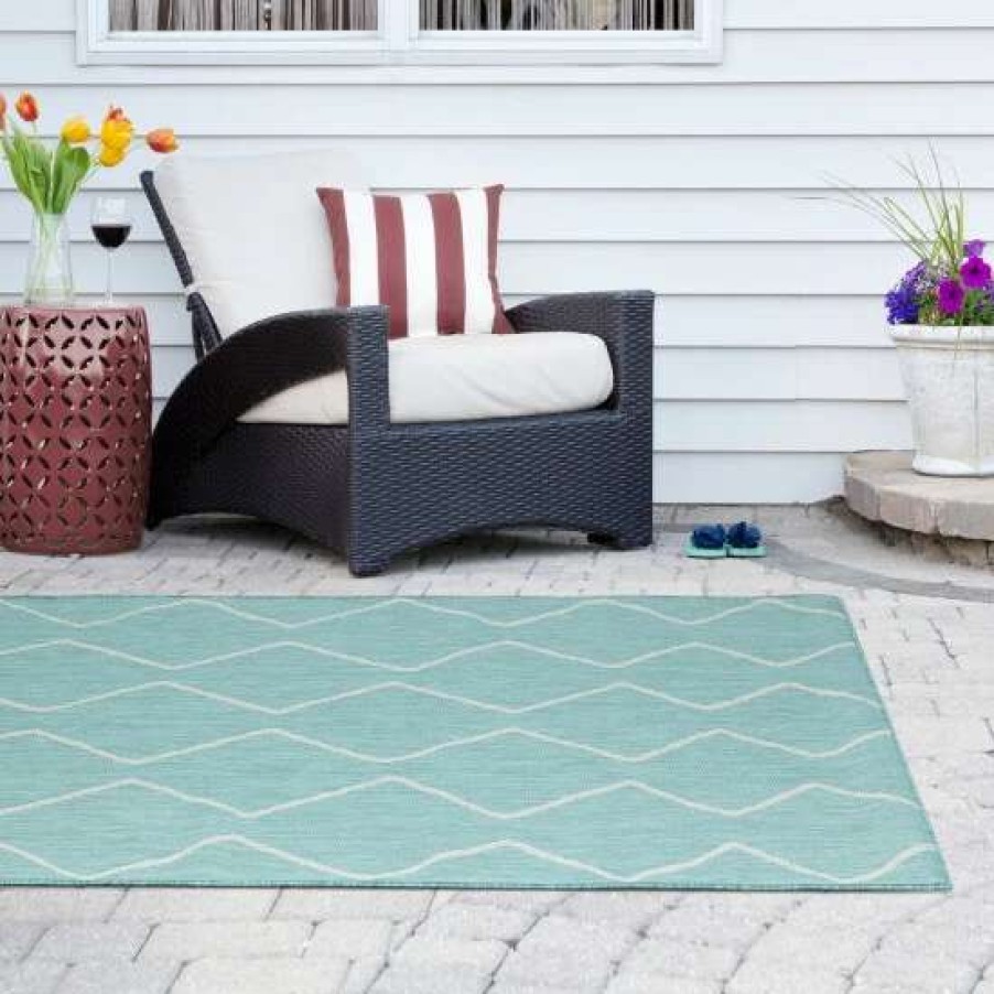 Wholesale Cheap Madison Park Cove Aqua/ White Moroccan Tile Indoor/Outdoor Rug