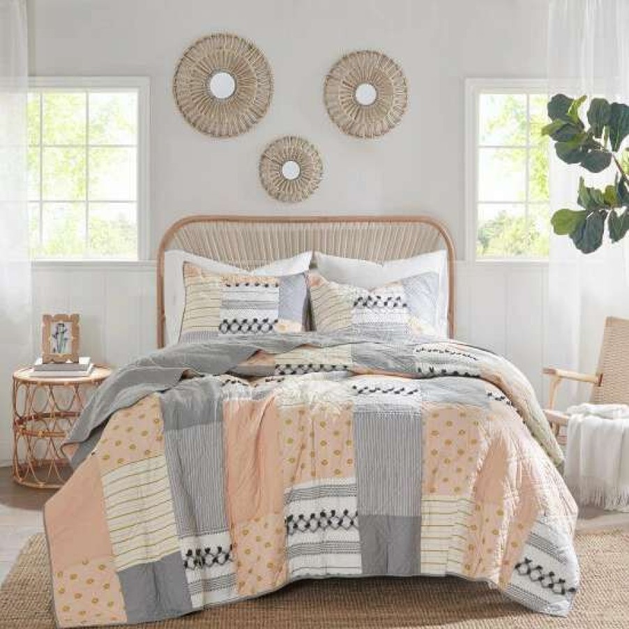 Online Discount Madison Park Milly Blush/ Gray Cotton Coverlet Set